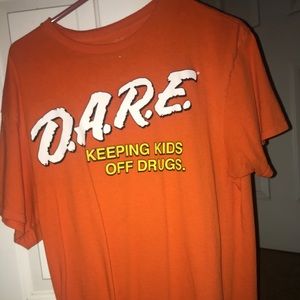 UO ORANGE D.A.R.E. TEE